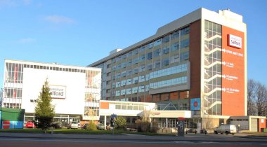 Salford Üniversitesi 'nin dış görünüşü.