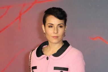 İngiltere, Londra: Noomi Rapace, Leonardo DiCaprio 'nun başrolde oynadığı Alejandro Gonzalez Inarritu' nun Oscar ödüllü filminin İngiltere prömiyeri için 14 Ocak 2016 'da Londra' daki Leicester Meydanı 'ndaki kırmızı halıya geldi..