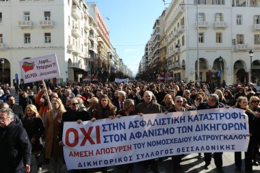 GREECE, Selanik: Yunanistan 'ın Selanik kentinde 4 Şubat 2016' da düzenlenen emeklilik reformlarını protesto eden göstericiler.     