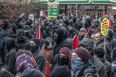 5 Eylül 2020 - Dover, İngiltere: Göçmenlik karşıtı gösteride aşırı sağ protestocular Dover polisiyle çatışmaya girdi ve İngiltere 'nin güneyindeki limanda şiddet olaylarına dönüştü. Fransa 'dan Manş Denizi' ni geçen göçmenlerin sayısında büyük bir artış yaşandı.