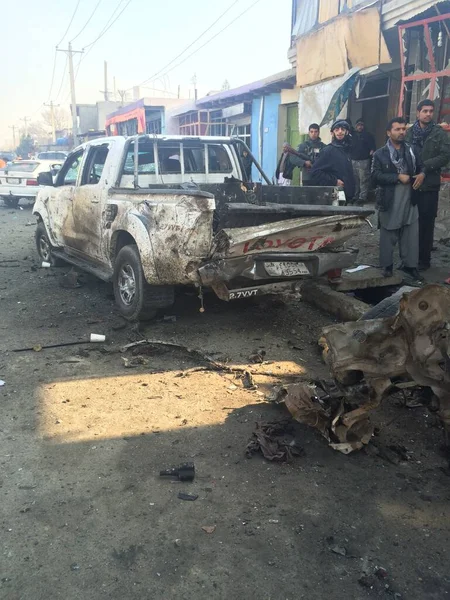 Afghanistan Kabul Afghan Onlookers Stand Site Suicide Car Bomb International — Stock Photo, Image