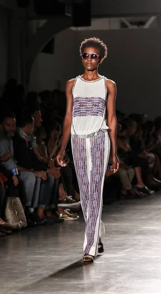 African American Model Walking Podium Custo Barcelona Show New York — Stock Photo, Image