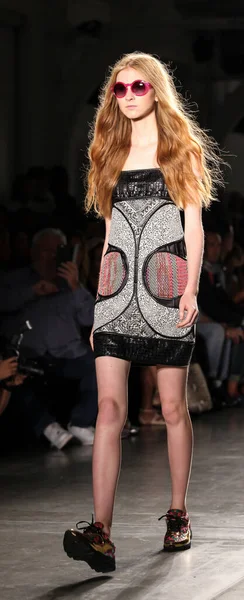 Модель Імбирного Волосся Шоу Custo Barcelona Нью Йоркський Тиждень Моди — стокове фото
