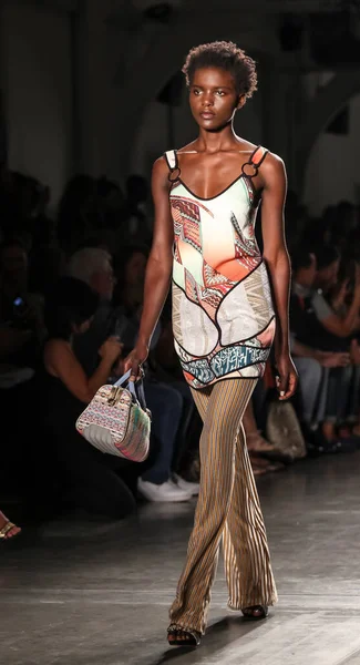 Africkej Americkej Model Pódiu Custo Barcelona Show New York Fashion — Stock fotografie