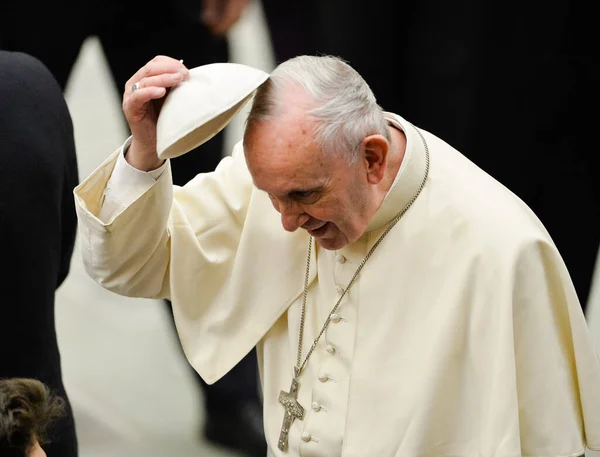 Papa Francis haftalık genel izleyicileri için geliyor.