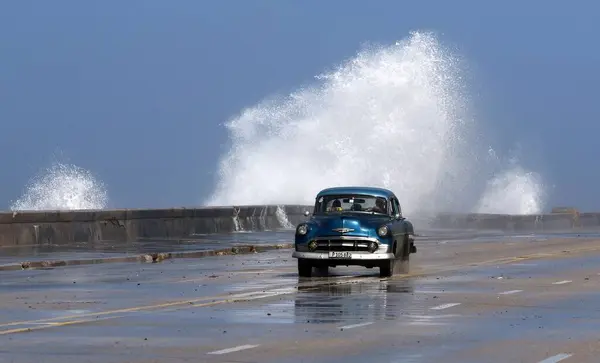 Cuba Avana Onde Alte Inondano Viale Avenida Los Presidentes Vicino — Foto Stock