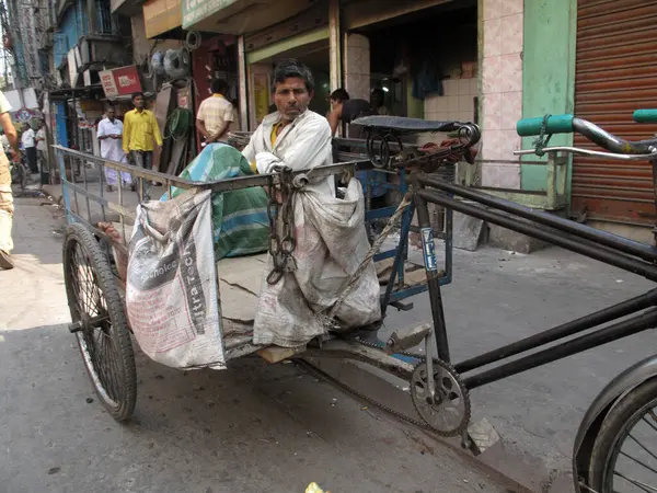 Conductor Rickshaw Ciudad Asiática —  Fotos de Stock
