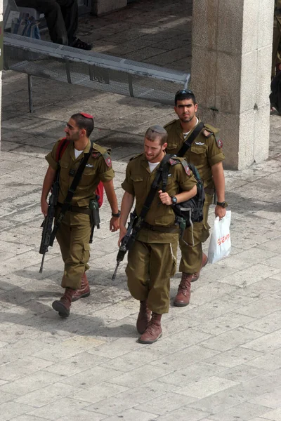예루살렘의 구시가지에서 이스라엘 경찰의 구성원 — 스톡 사진