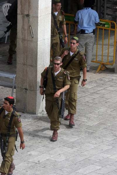 예루살렘의 구시가지에서 이스라엘 경찰의 구성원 — 스톡 사진