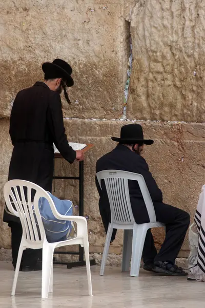 Jewish Men Pray Western Wall Jerusalem — Stock Photo, Image