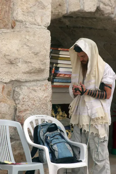 Jewish Men Pray Western Wall Jerusalem — Stock Photo, Image