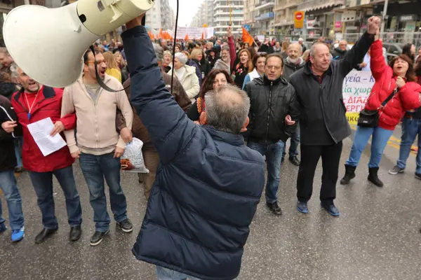 Grecja Saloniki Demonstranci Podczas Protestu Przeciwko Reformom Emerytalnym Salonikach Grecja — Zdjęcie stockowe