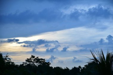 Dağlarda güzel bir gün batımı