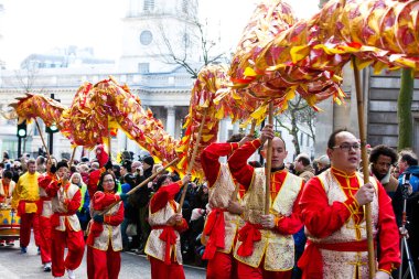 İnsanlar Londra 'da Çin Yeni Yılı kutluyor