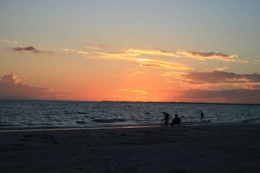 Florida 'da günbatımı - Fort Myers Sahili