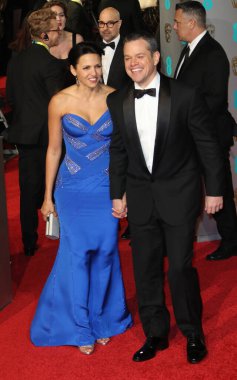 LONDON, ENGLAND - 14 Şubat 2016 'da Luciana Barroso ve Matt Damon, İngiltere' nin başkenti Londra 'da bulunan Royal Opera Binası' nda düzenlenen EE British Academy Film Ödüllerine katıldılar..