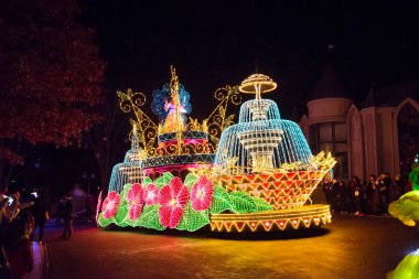 Everland 'da gece güzel bir geçit töreni.