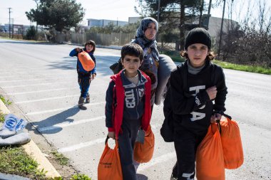 GREECE, Idomeni: Yunanistan 'ın kuzeyindeki Yunanistan-Makedonya sınırındaki İdomeni göçmen kampı, 26 Şubat 2016' da, kamp tam kapasitesine ulaştı ve daha fazla insanın sınıra gelip gözaltına alınması için daha fazla yer hazırlandı