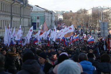 RUSSIA, Moskova: Rus muhalif siyasi Boris Nemtsov 'un ölüm yıldönümü, 27 Şubat 2016' da Moskova şehir merkezinde yürüyüş yapan göstericiler tarafından onurlandırıldı. 