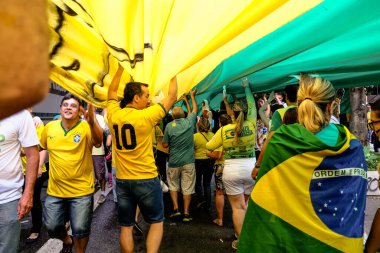 BRAZIL, Sao Paulo: Cumhurbaşkanı Dilma Rousseff 'in 13 Mart 2016' da Brezilya 'nın Sao Paulo kentinde görevden alınması yönünde düzenlenen gösteride hükümet karşıtı protestocular Avenida Paulista' yı sıkıştırdı.