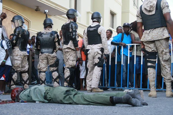 HAITI - PORT AU PRINCE - İSTİYOR 