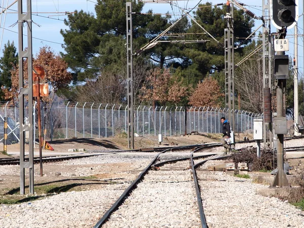 Grekland Idomeni Flyktingar Samlas Järnvägsspåren Vid Den Grekisk Makedonska Gränsen — Stockfoto