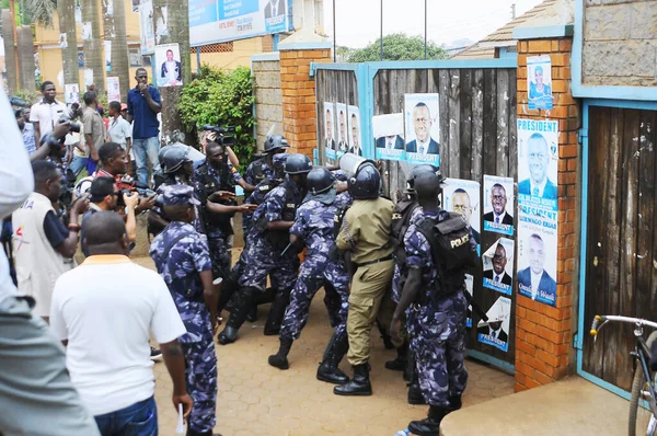 Uganda Kampala Riot Police Arrest Supporter Presidential Candidate Kiiza Besigye — Stock Photo, Image