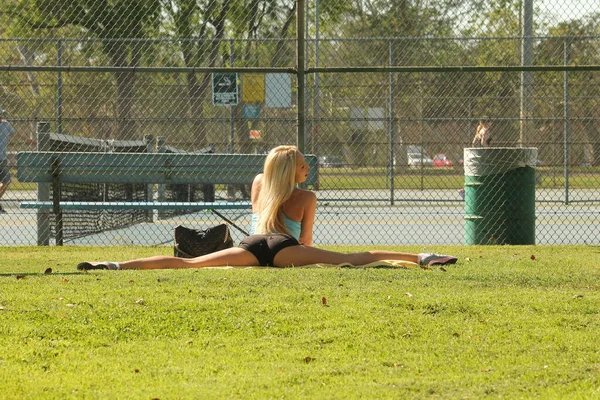 Mary Carey Celebrity Rehab Star Mary Carey Mostra Alguma Flexibilidade — Fotografia de Stock