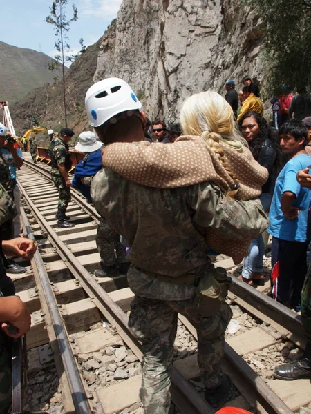 Peru San Miguel Viso Soldat Bærer Offer Efter Mudderskred Den - Stock-foto