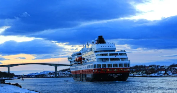 Navio Cruzeiro Branco Vermelho Finnmarken Norway — Fotografia de Stock