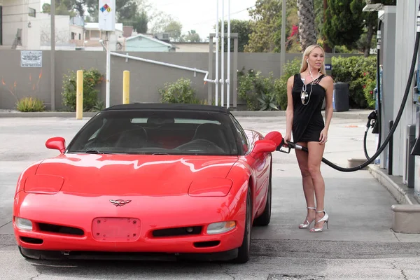 Mary Carey Getting Gas Accidentally Flashes Her Pink Panties Studio — Stock Photo, Image