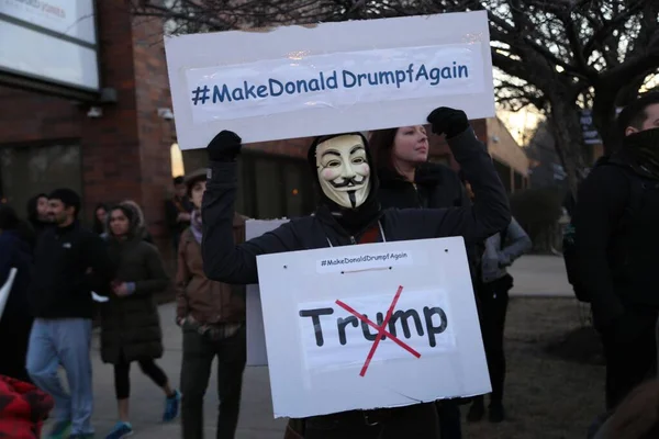 Illinois Chicago Demonstranci Szydzą Zwolenników Republikańskiego Kandydata Prezydenta Donalda Trumpa — Zdjęcie stockowe
