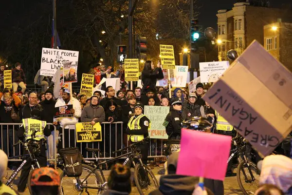 Illinois Chicago Manifestanti Deridono Sostenitori Del Candidato Presidenziale Repubblicano Donald — Foto Stock