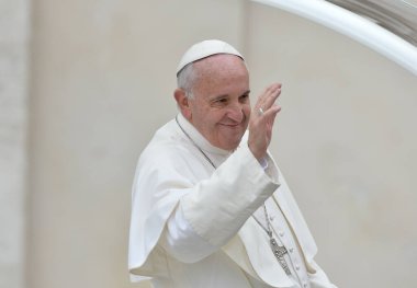 Vatikan - 9 Nisan 2016: Papa Francis Vatikan 'daki Saint-Peter Meydanı' nda yıldönümü seyircisine katıldı