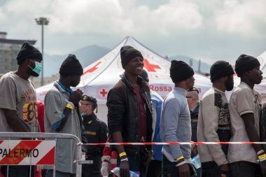 İTALYA-PALERMO-Göçmenler PALERMO 'ya Geldiler