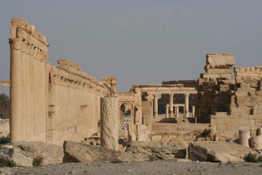 SYRIA, Palmyra - 13 Nisan 2010: Suriye 'nin orta kesimindeki bir vahada bulunan antik Palmyra kentinin kalıntıları