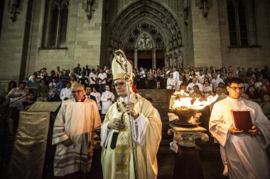 İnsanlar Sao Paolo, Brezilya 'da Paskalya' yı kutluyor. Din kavramı