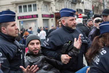Belçika demosu güvenliğe saldırdı