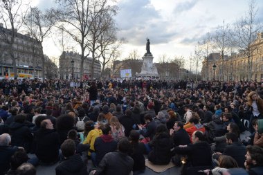 Paris 'te kalabalık gösteri 