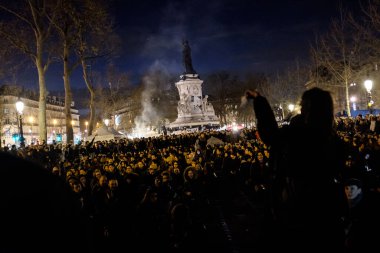 Paris 'te kalabalık gösteri 