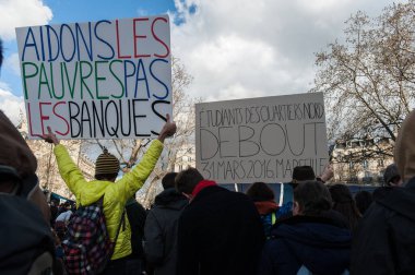 Paris 'te kalabalık gösteri 