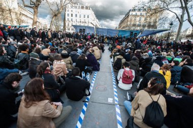 Paris 'te kalabalık gösteri 