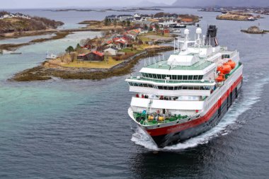 Nordland, Norveç 'teki Nord-Norge bölgesinde M.S Nord-norge.