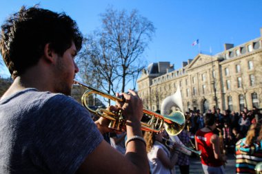 Paris 'te kalabalık gösteri 