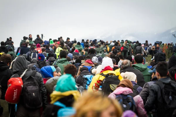 stock image Greece, Idomeni - March 14, 2016: Migrants and refugee cross a surging river on their way to Macedonia from a makeshift camp at the Greek-Macedonian border, near the Greek village of Idomeni