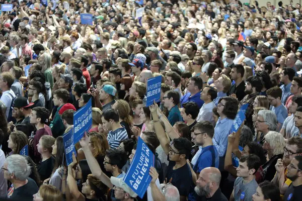 United States Phoenix Members Crowd Show Support Democratic Presidential Candidate — Stock Photo, Image