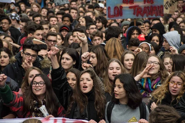 Francja Paryż Tysiące Licealistów Demonstruje Podczas Marszu Protestacyjnego Przeciwko Rządowym — Zdjęcie stockowe