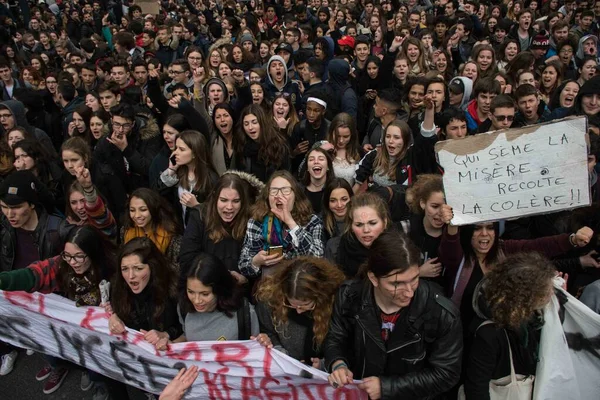 Francja Paryż Tysiące Licealistów Demonstruje Podczas Marszu Protestacyjnego Przeciwko Rządowym — Zdjęcie stockowe