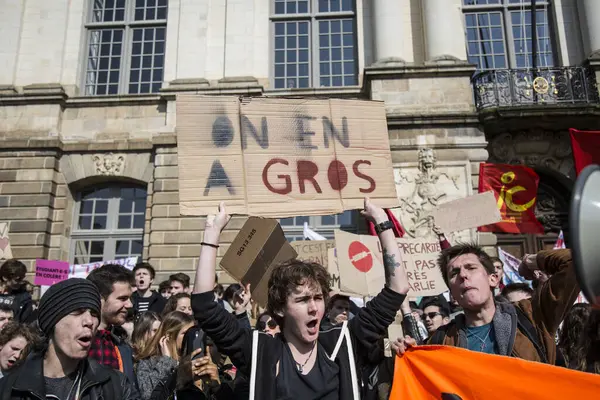 法国巴黎 2016年3月17日 数千名高中学生在图卢兹举行抗议活动 抗议政府的劳工改革 — 图库照片