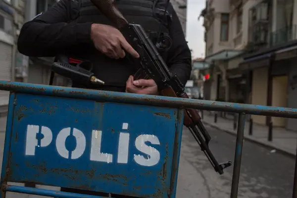 이스탄불 경찰은 2016 이스탄불의 이스탄불 중심부의 Istiklal 거리에서 지구에서 테러로 — 스톡 사진